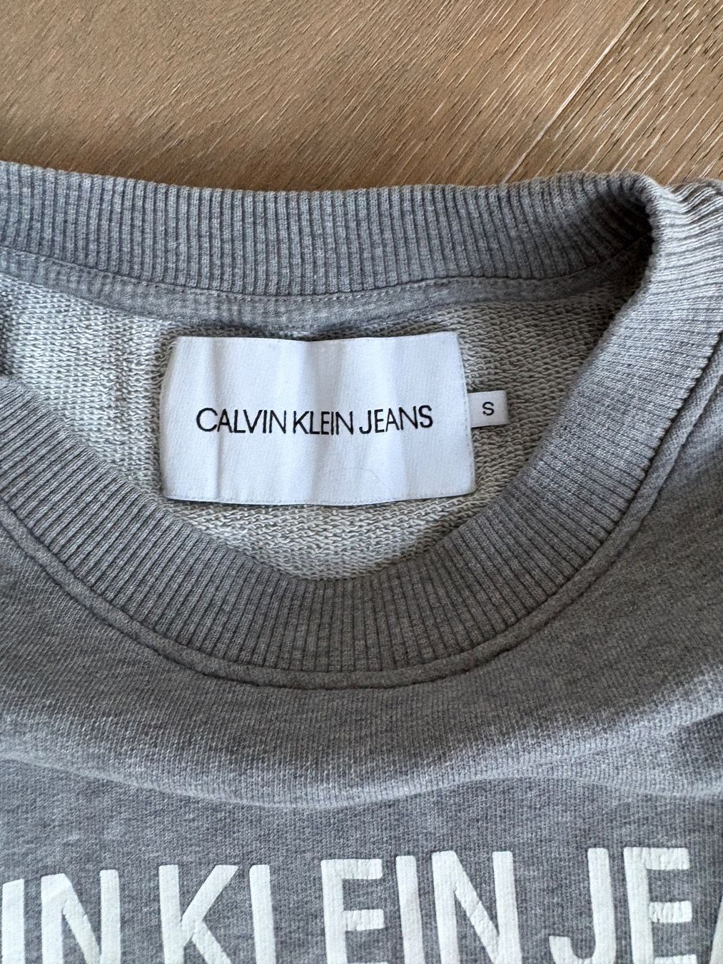 Calvin Klein Maglioni & Felpe: Calvin Klein Pullover grau Gr: S – Usato da pratteln venduto da V14schild 2