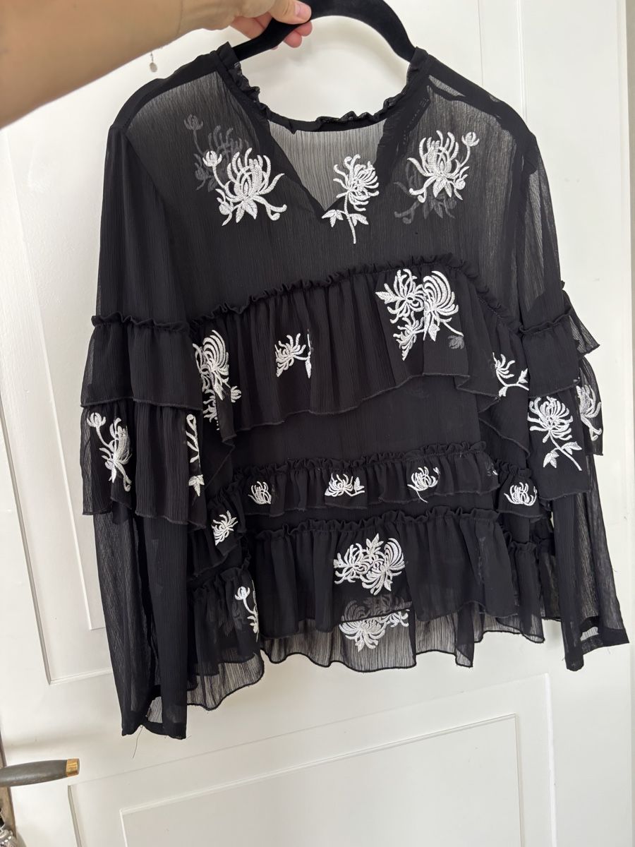 Zara Blusen: ZARA embroidered blouse – Gebraucht aus Zürich von Flo021000
