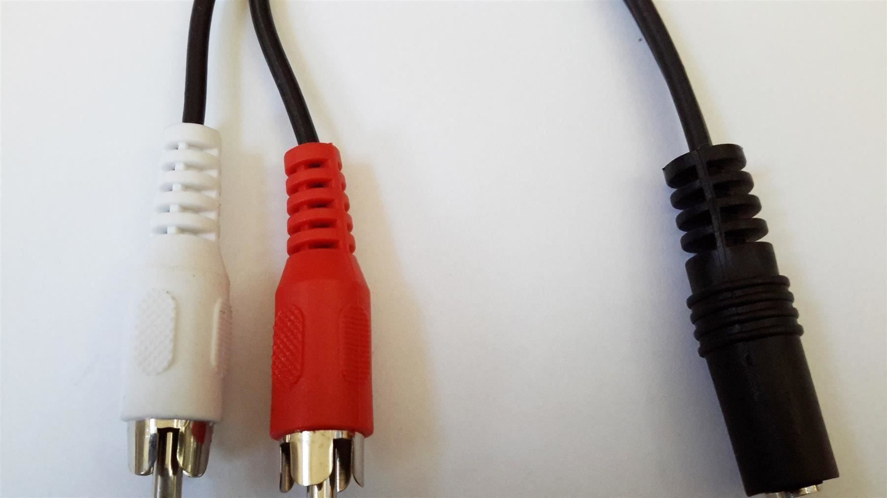 Kabel: Audiokabel 3.5 mm Buchse auf 2x Cinch – Neu und originalverpackt aus St. Gallen von cointec 4
