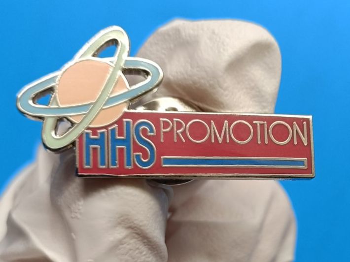 Placchette & Badge: Pin HHS Promotion - Box 37 – Usato da Köniz venduto da Pinscollect