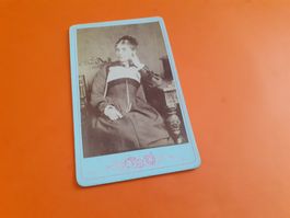 SCHWIIZER FRAU DAZUMAL - e JUNGI i TRACHT - THUN