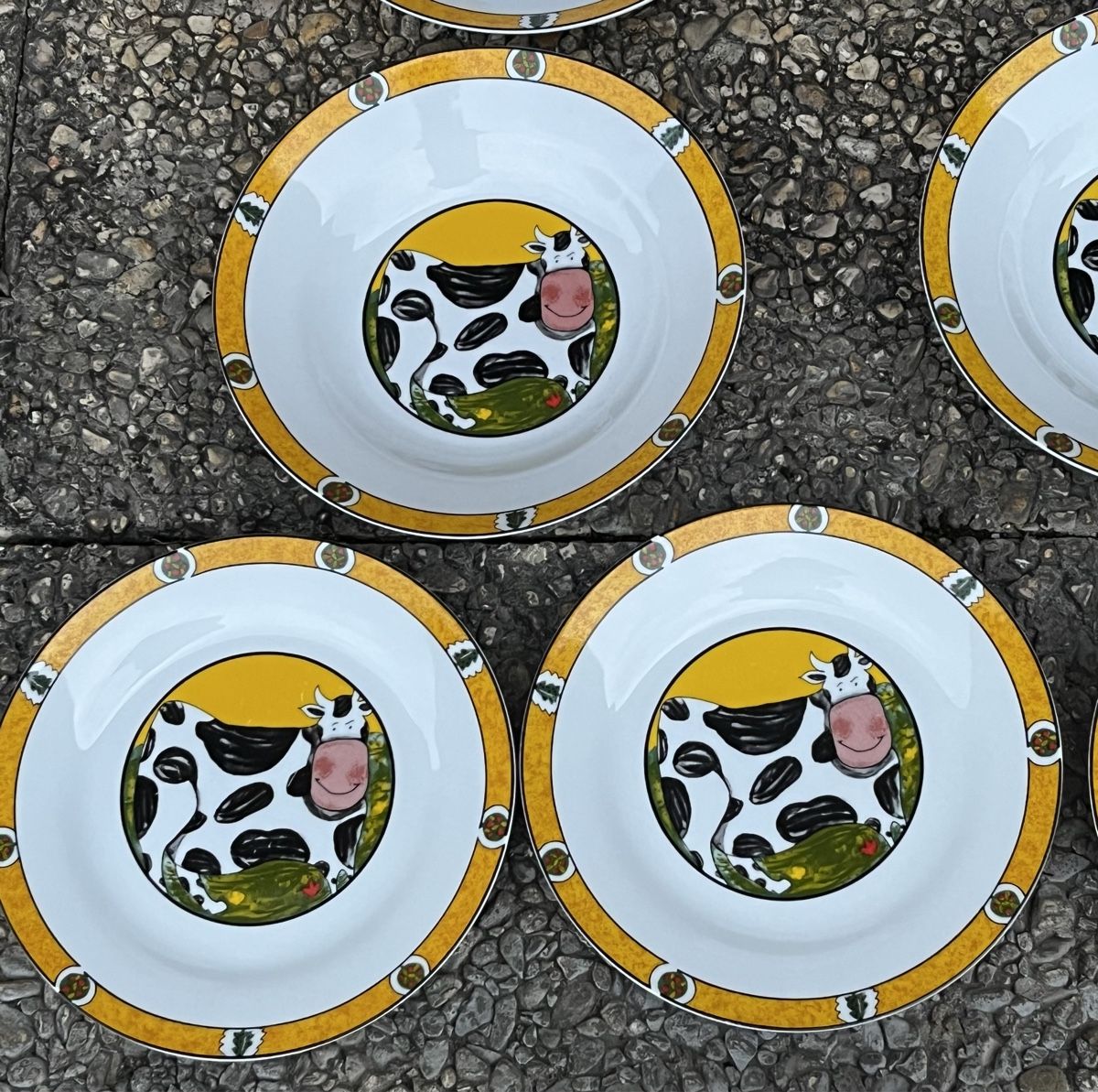 Set di piatti: Service de table Gallery by Inhesion motif vache – Usato da La Tour-de-Peilz venduto da Pansy02 7