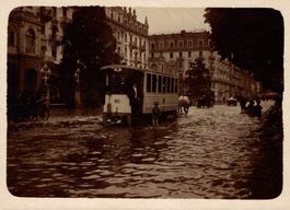 Hochwasser Luzern 1910. Tram