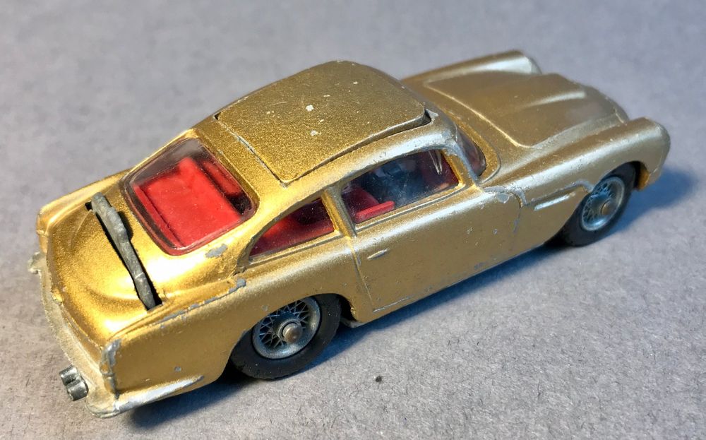 Véhicules miniatures Corgi d'Aston Martin