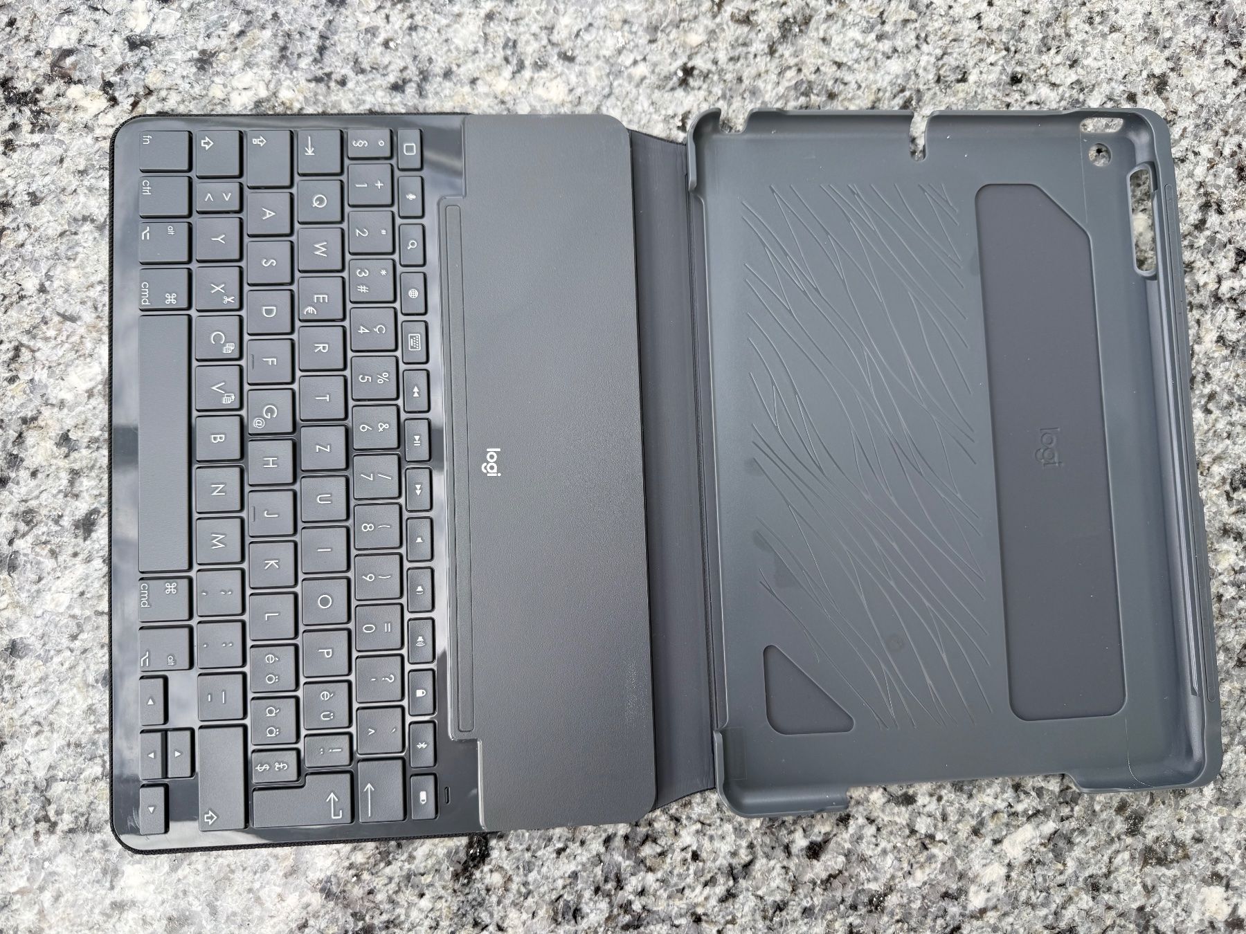 Claviers: Logitech Slim Folio iPad Tastatur Neu – Neuf avec emballage d'origine à Wängi par Uapd4 3
