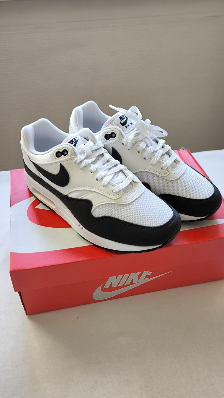 Nike Herrenschuhe: Nike - Air Max 1 Essential "Panda" - EU 43 – Neu und originalverpackt aus St-Prex von Deetouch 1
