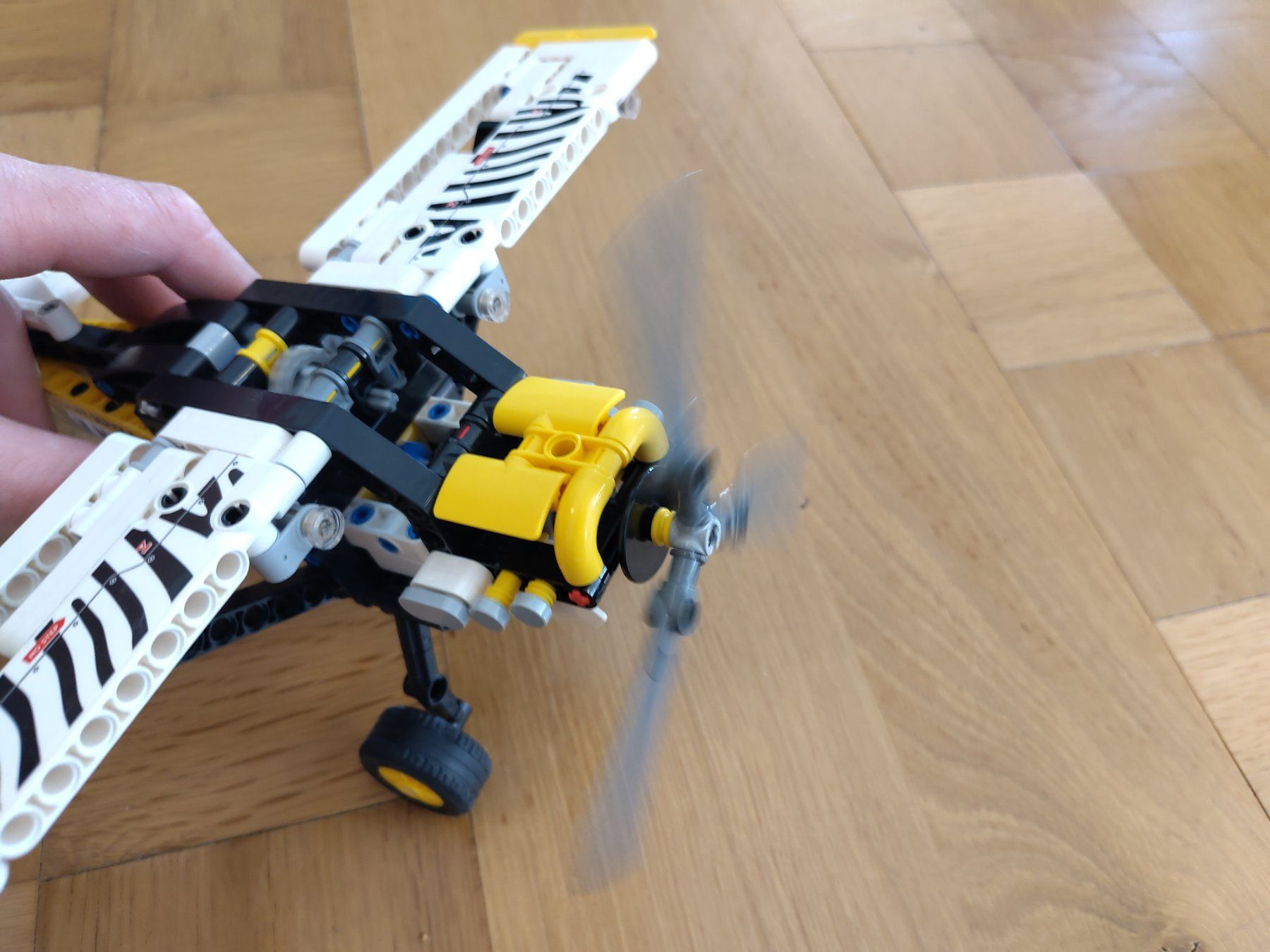 Lego Kit di costruzioni: Lego Technic Busch-Flugzeug Set 42198 – Usato da Olten venduto da magneto 4