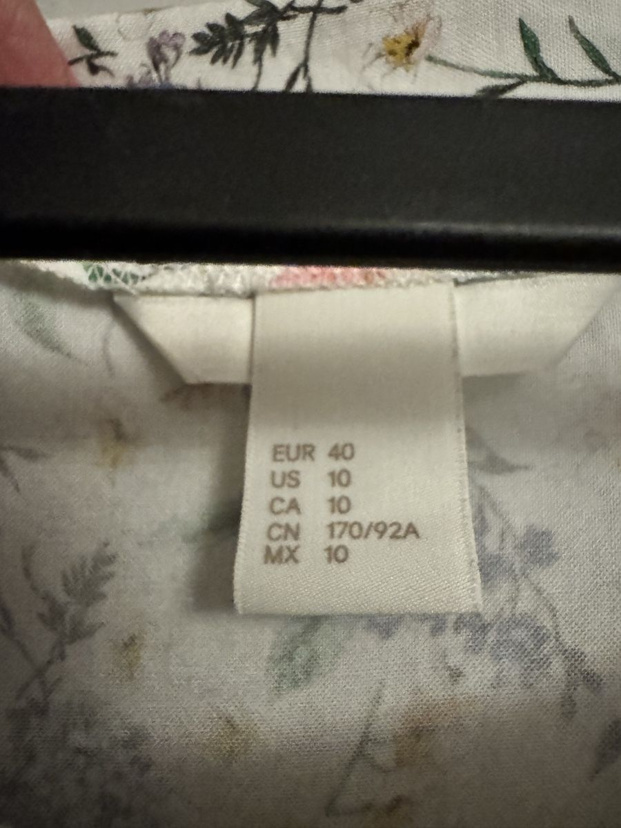 H&M Chemisiers: Blumiges Top Gr.40 – D'occasion à Glattfelden par Schuggi_21 5