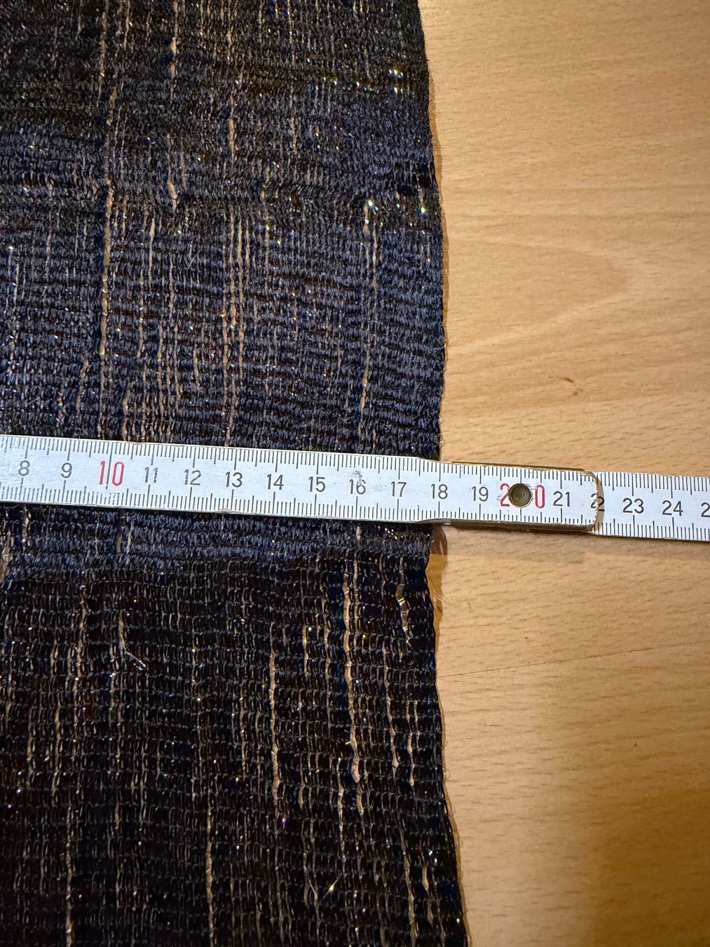 Foulard & Sciarpe: Schwarzer Schal mit Silberfäden – Usato da Grosswangen venduto da shoes.bags.and.co 5