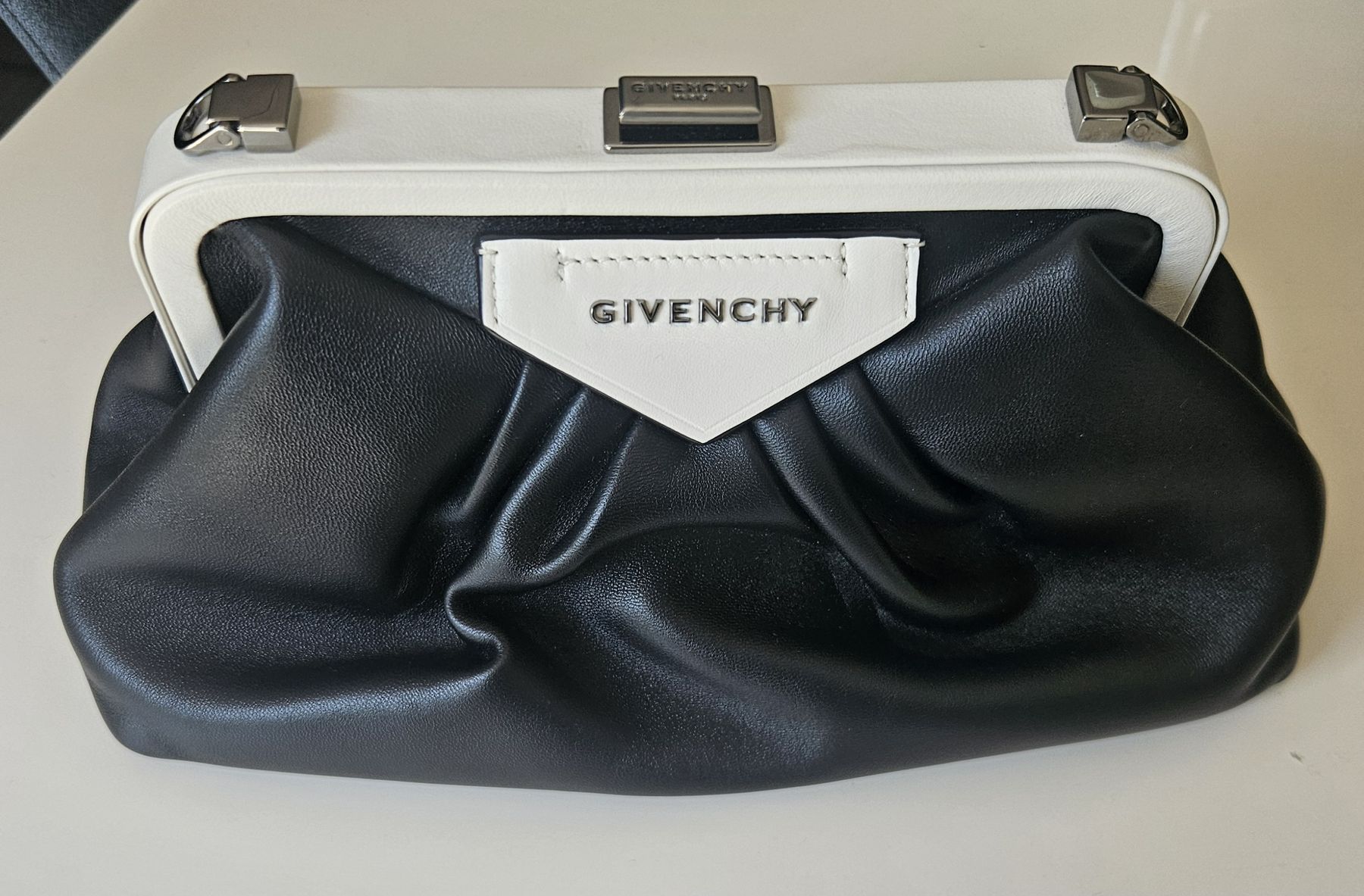 Givenchy Sacs femmes: Sac Givenchy, neuf jamais porté.  – Neuf avec emballage d'origine à Onex par fre_gd9f