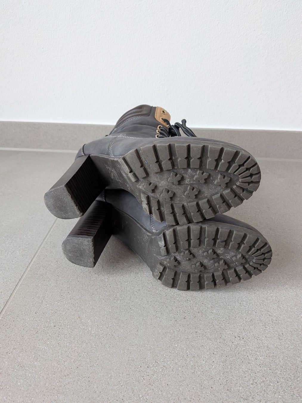 Scarpe da donna: Stiefeletten mit Absatz, Grösse 38 - dunkelblau – Usato da Luzern venduto da angii.meier 2