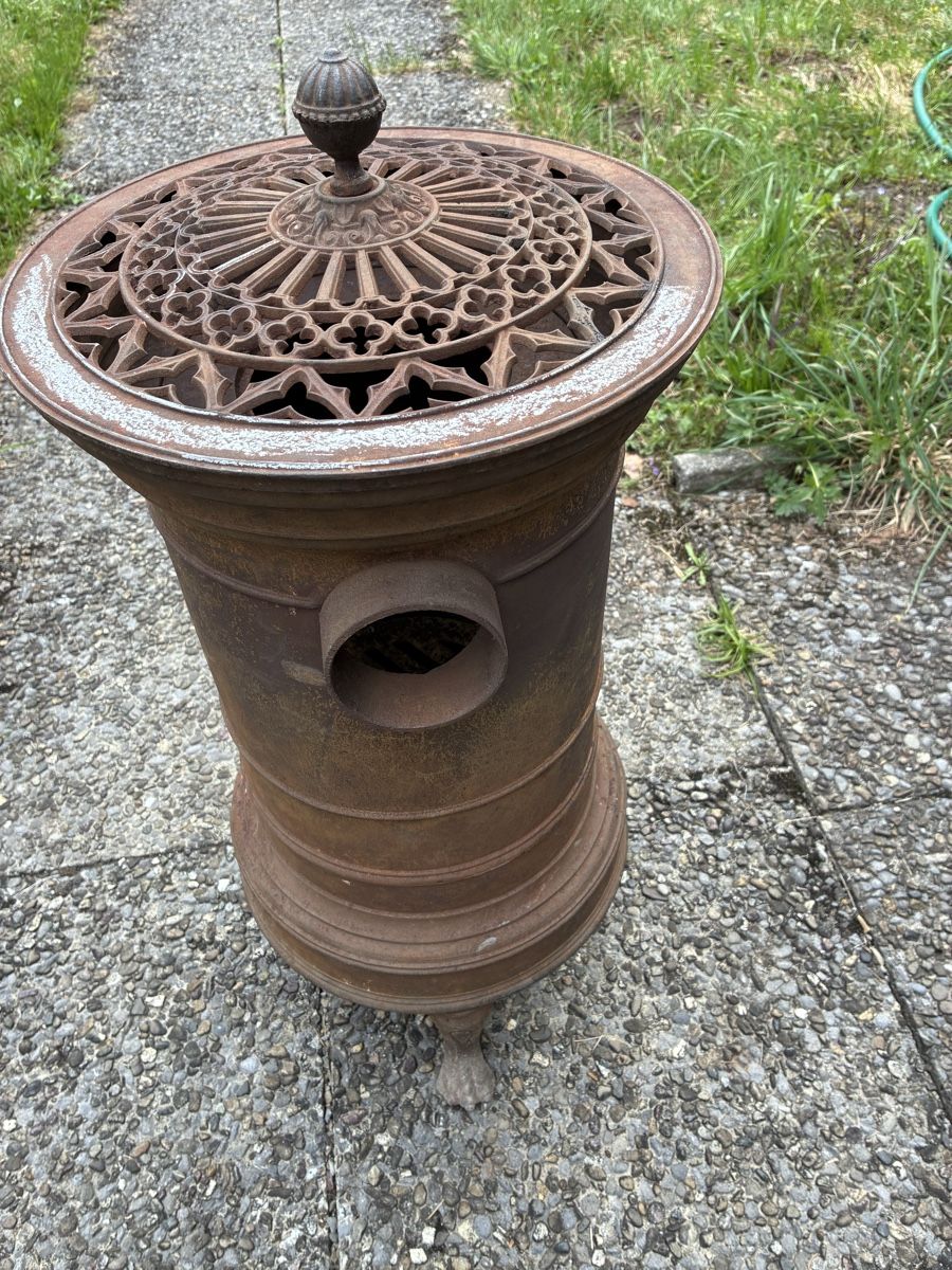 Altri mobili d'antiquariato: Alter antiker Holzofen, Gussofen. – Usato da Bassersdorf venduto da 1Morgenrot 1