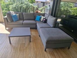 Bequeme Gartenlounge 250 x 250 cm – wetterfest und gepflegt