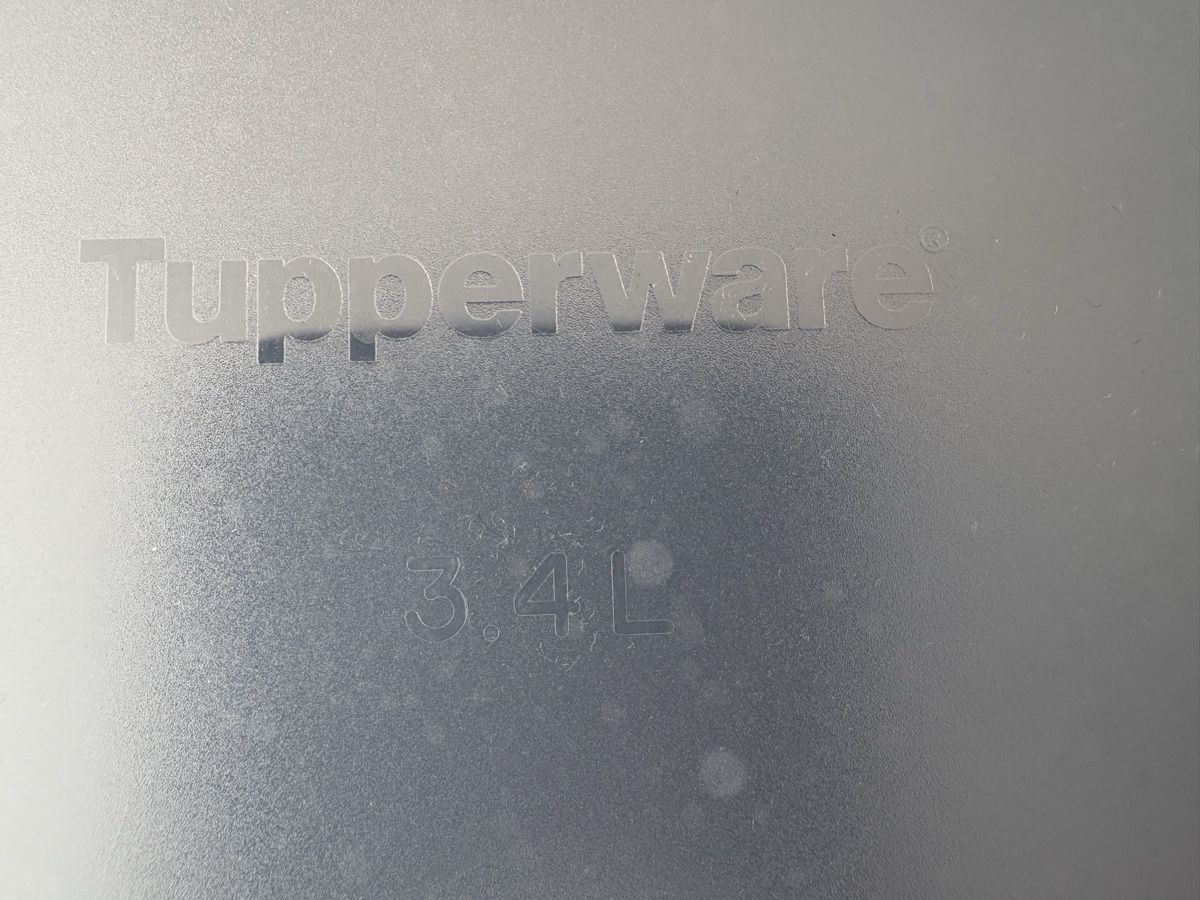 Tupperware Contenitori & Simili: 3 Tupperware Eidgenossen plus 3.4l Behälter mit lila Deckel – Usato da Oberägeri venduto da eladiel 3