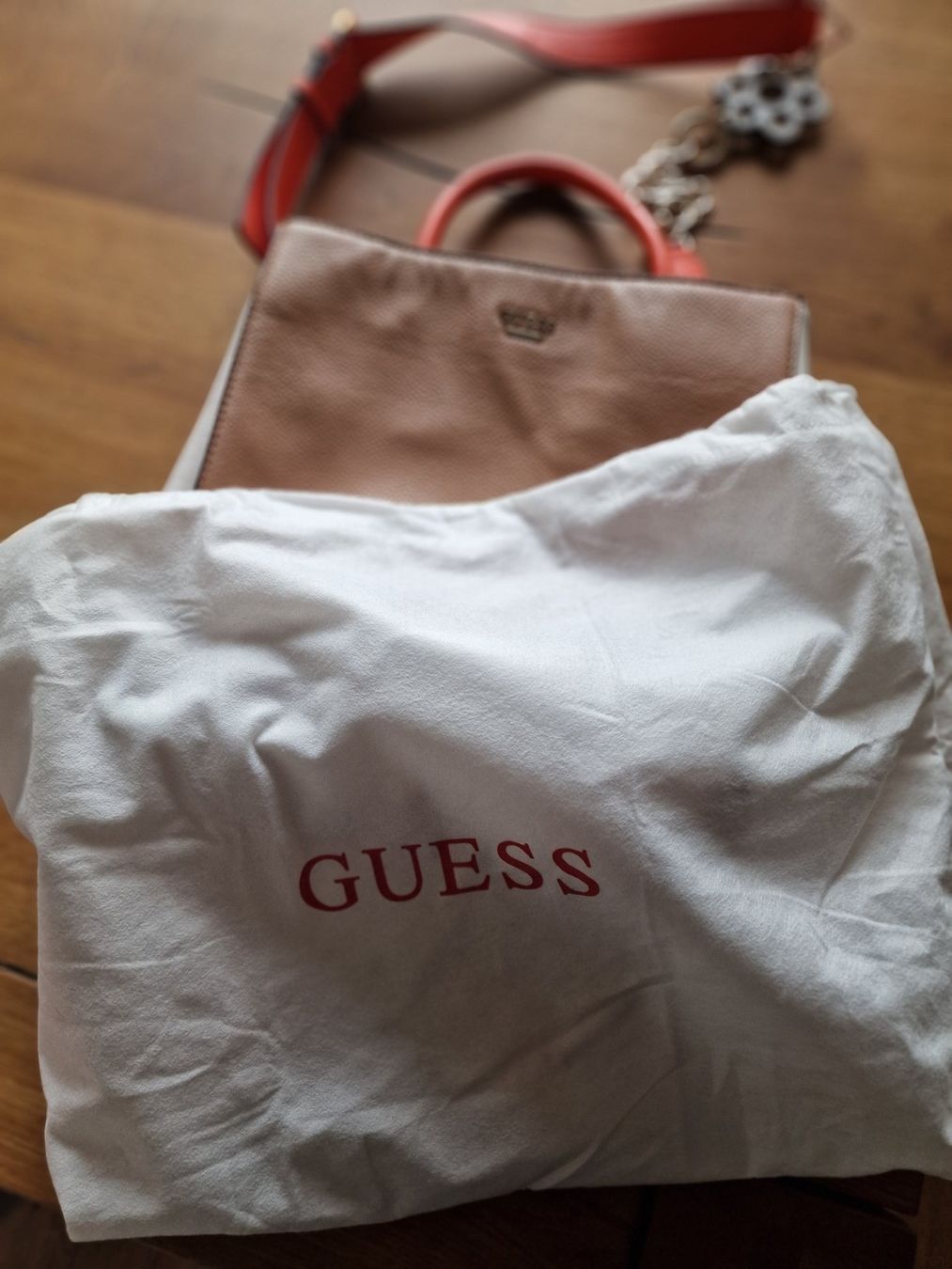 Guess Borse da donna: Guess Tasche – Usato da Alpnach Dorf venduto da Schanein 4