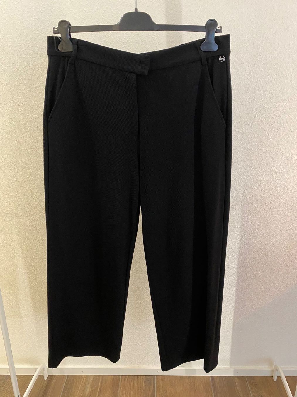 Comma Pantaloni: Comma Hose schwarz Winterhose Gr. 44 – Usato da Arlesheim venduto da san_w9vr 2