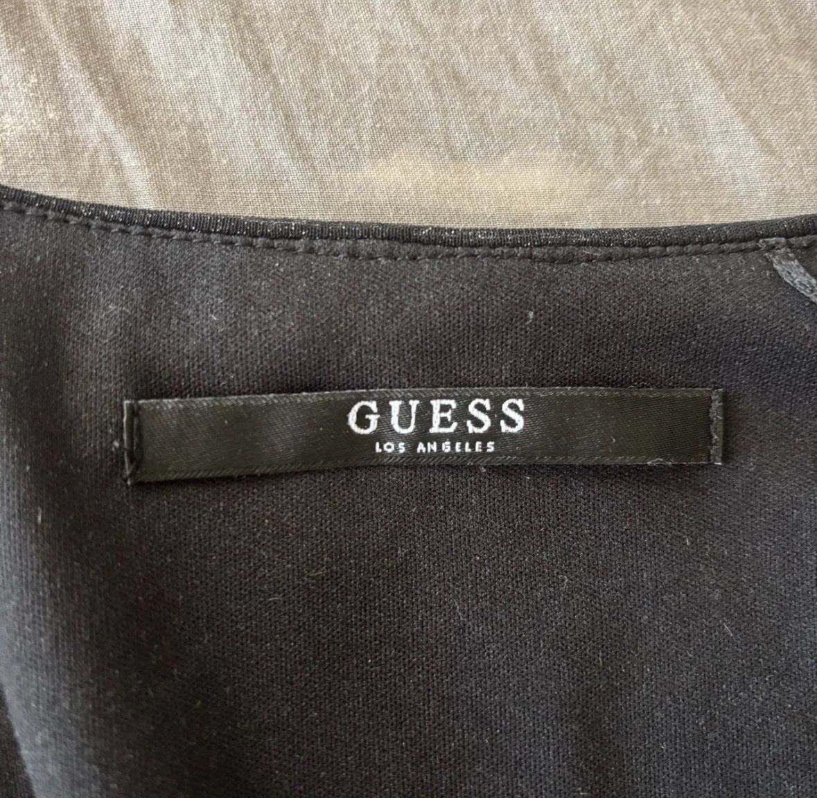 Guess Top: Guess schwarzes Glitzertop – Nuovo (secondo la descrizione) da Lausen venduto da sineri 1