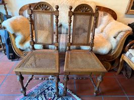 2 antike Holzstühle um 1890-1900 dekoratives Wiener Geflecht