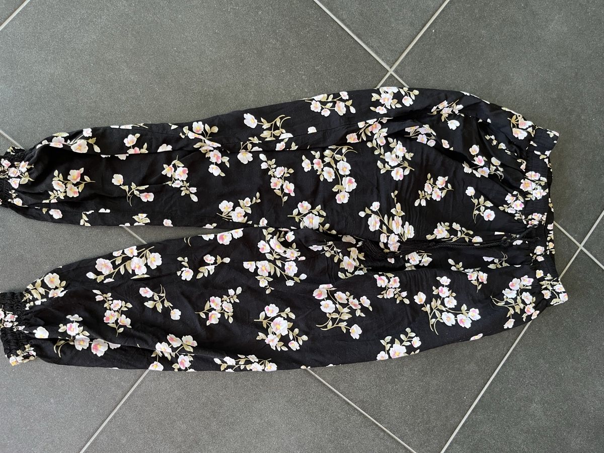 Pantaloni: Hose Blumenprint Grösse S von Chicoree – Usato da Interlaken venduto da PrincessJill