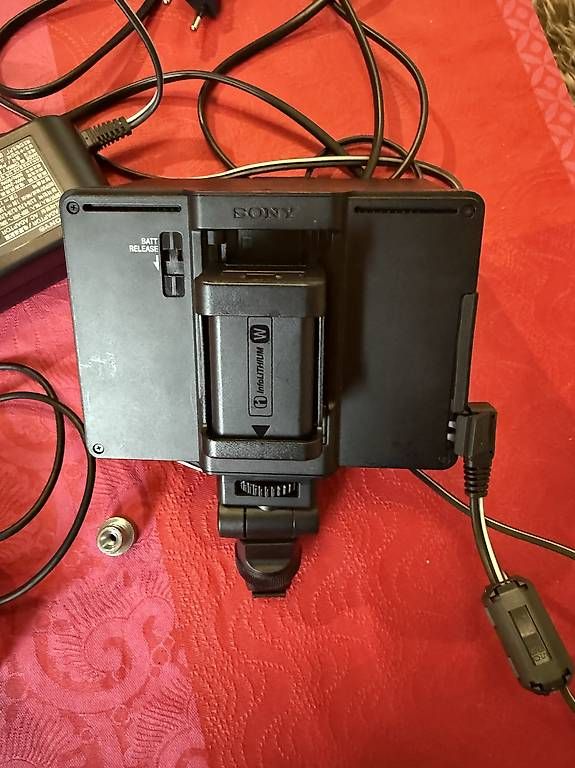 Monitore: Sony screen – Gebraucht aus Küsnacht ZH von CRev 2