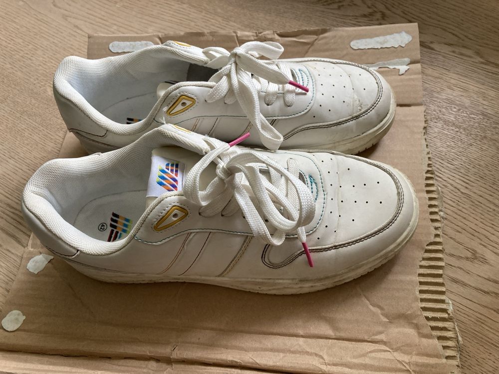Chaussures hommes: Ab 3.- ALDI schuhe Unisex weiss Grösse 42/43 – D'occasion à Cureglia par VintageCoinCollect91