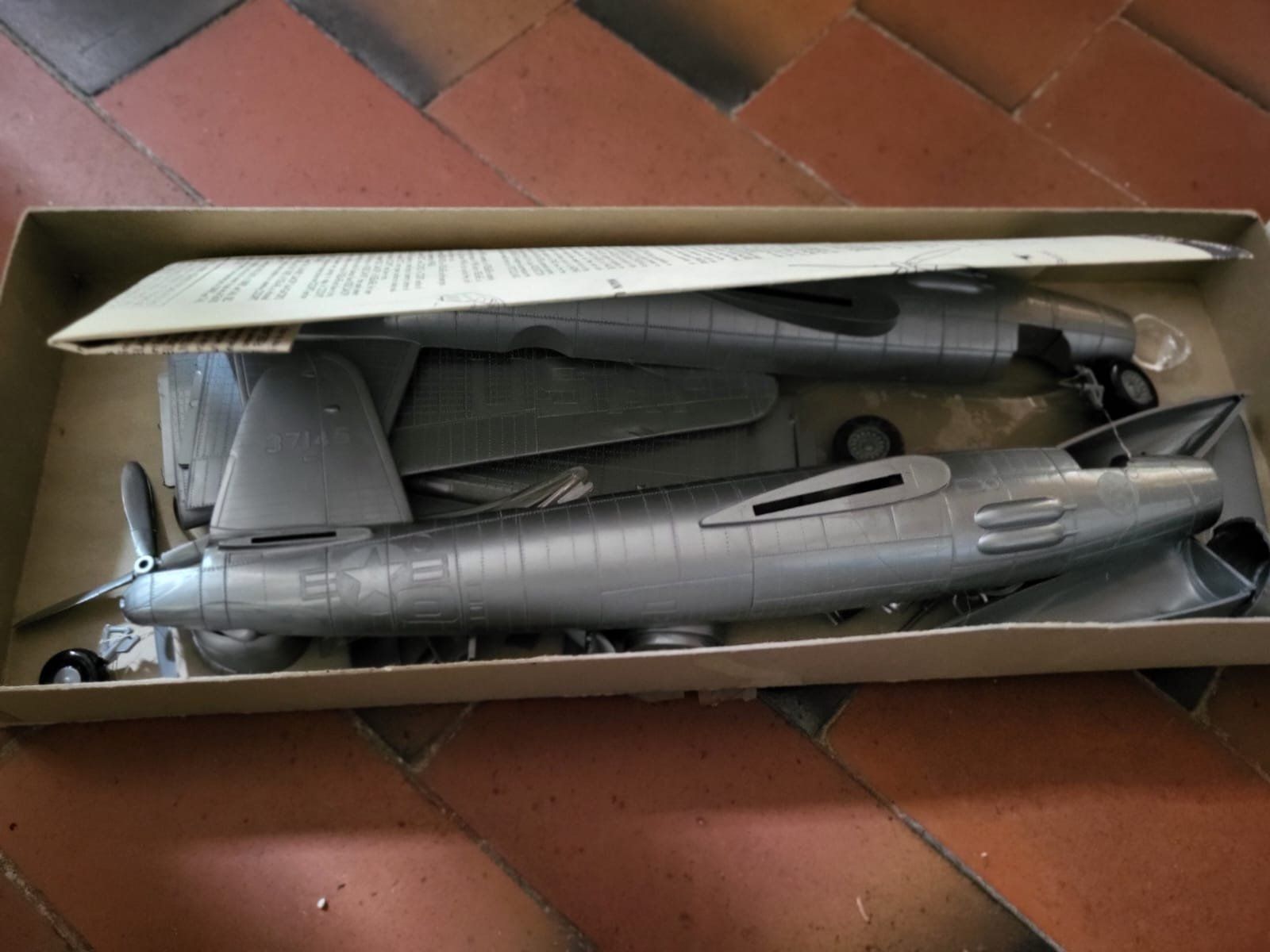 Kit di modellismo & Modellini statici: Aurora B-26D Martin Marauder 1/4" Scale Model Kit ca 1955 – Nuovo (secondo la descrizione) da Sonceboz-Sombeval venduto da ant_cd5j 3