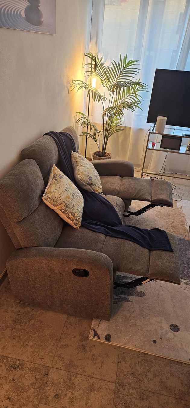 Divani: Gray 3 seater reclining couch – Nuovo (secondo la descrizione) da Zürich venduto da wwi_6dxm 1