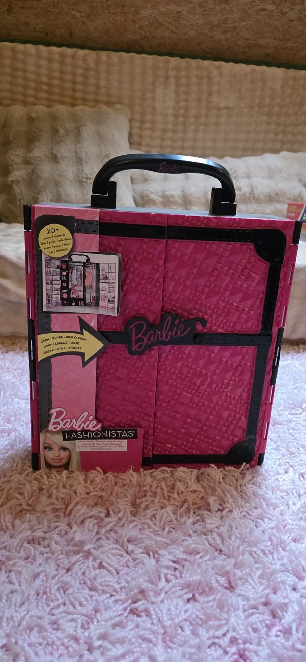Giocattoli: Barbie Kleiderschrank  – Nuovo (secondo la descrizione) da Aeschi SO venduto da trindade
