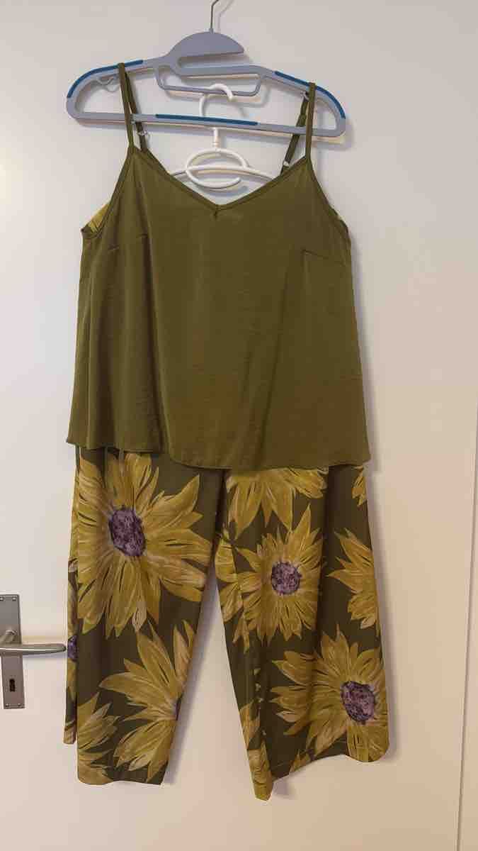Negligees & Pyjamas: Set women olive green sunflower pattern – Gebraucht aus Luzern von Alsu_Lucerne 1
