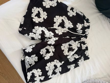 Badeshorts schwarz weiss mit Blumenmuster Grösse S neu