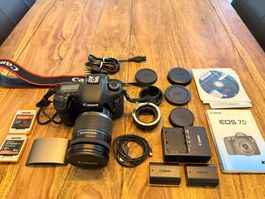 Canon 7D mit Zoomobjektiv und Zubehör
