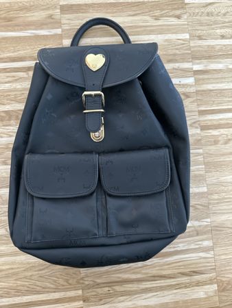 MCM Rucksack Leder Schwarz Logo Herz Schnalle guter Zustand