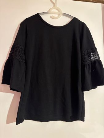 Schwarzes Top mit Spitze an den Ärmeln Damen