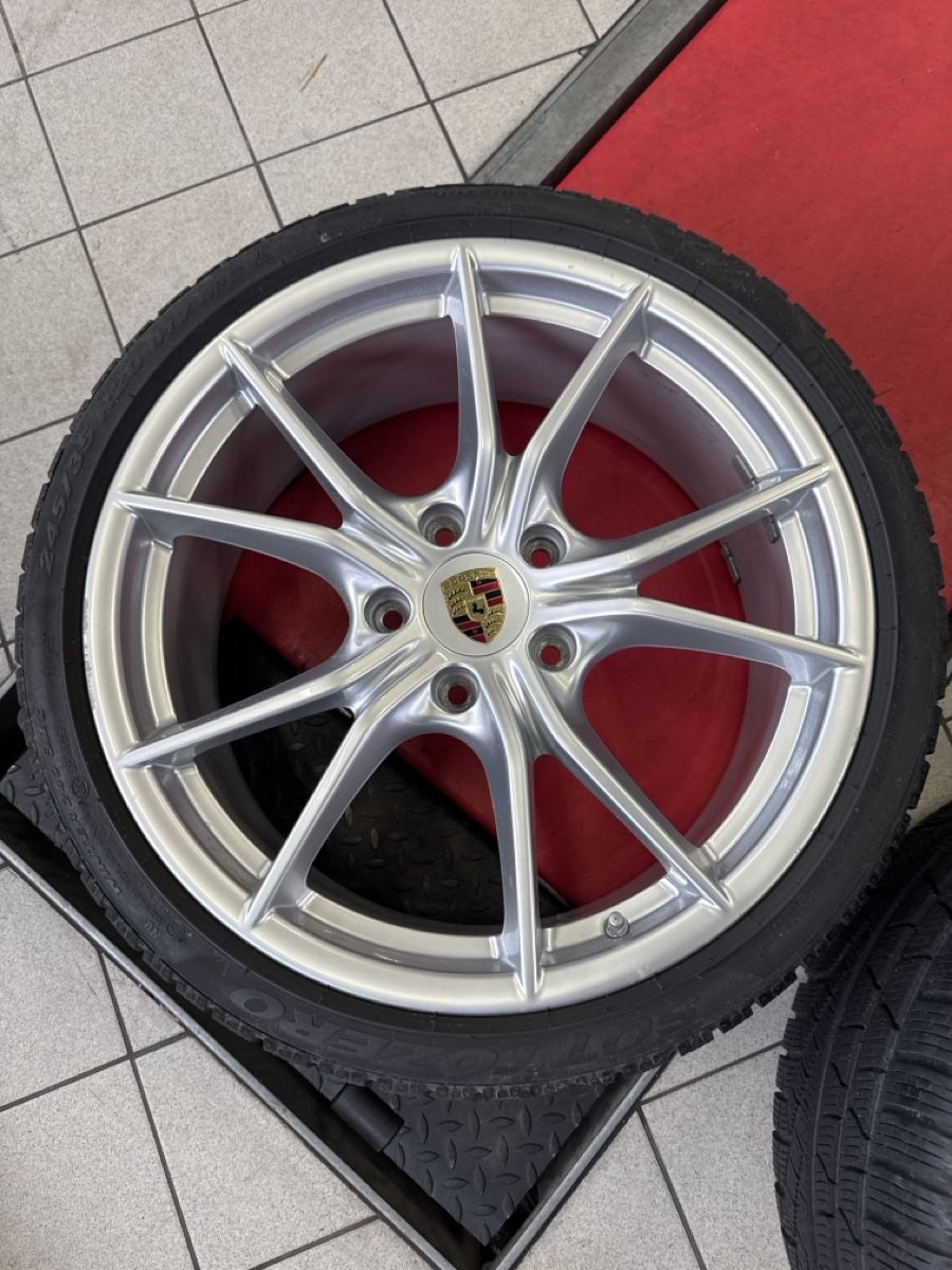 Pneus & Roues: Porsche 911 Winterkompletträder – D'occasion à Oftringen par lar_569b 1