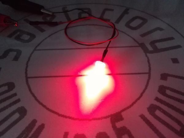 Componenti elettronici: LED 5mm verkabelt, 12V DC, rot – Nuovo (secondo la descrizione) da Luzern venduto da Salefactory