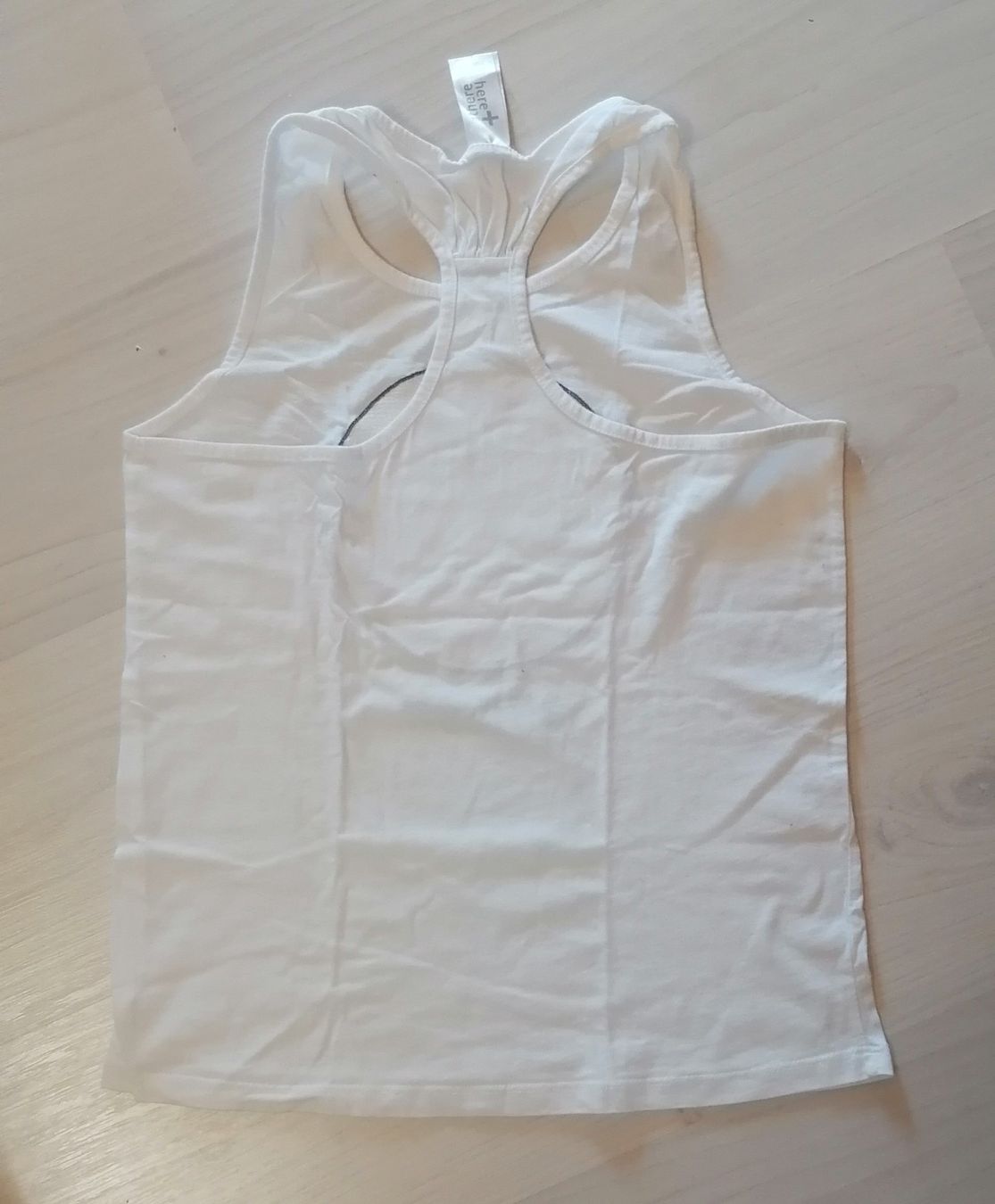 T-shirt: T-shirt, débardeur,top, haut ,pull – Usato da Montcherand venduto da petiteoune75 4