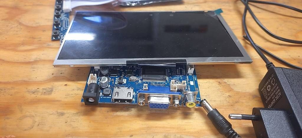 CD: XVGA Box et écran LCD – Usato da Ste-Croix venduto da sagemoi 2