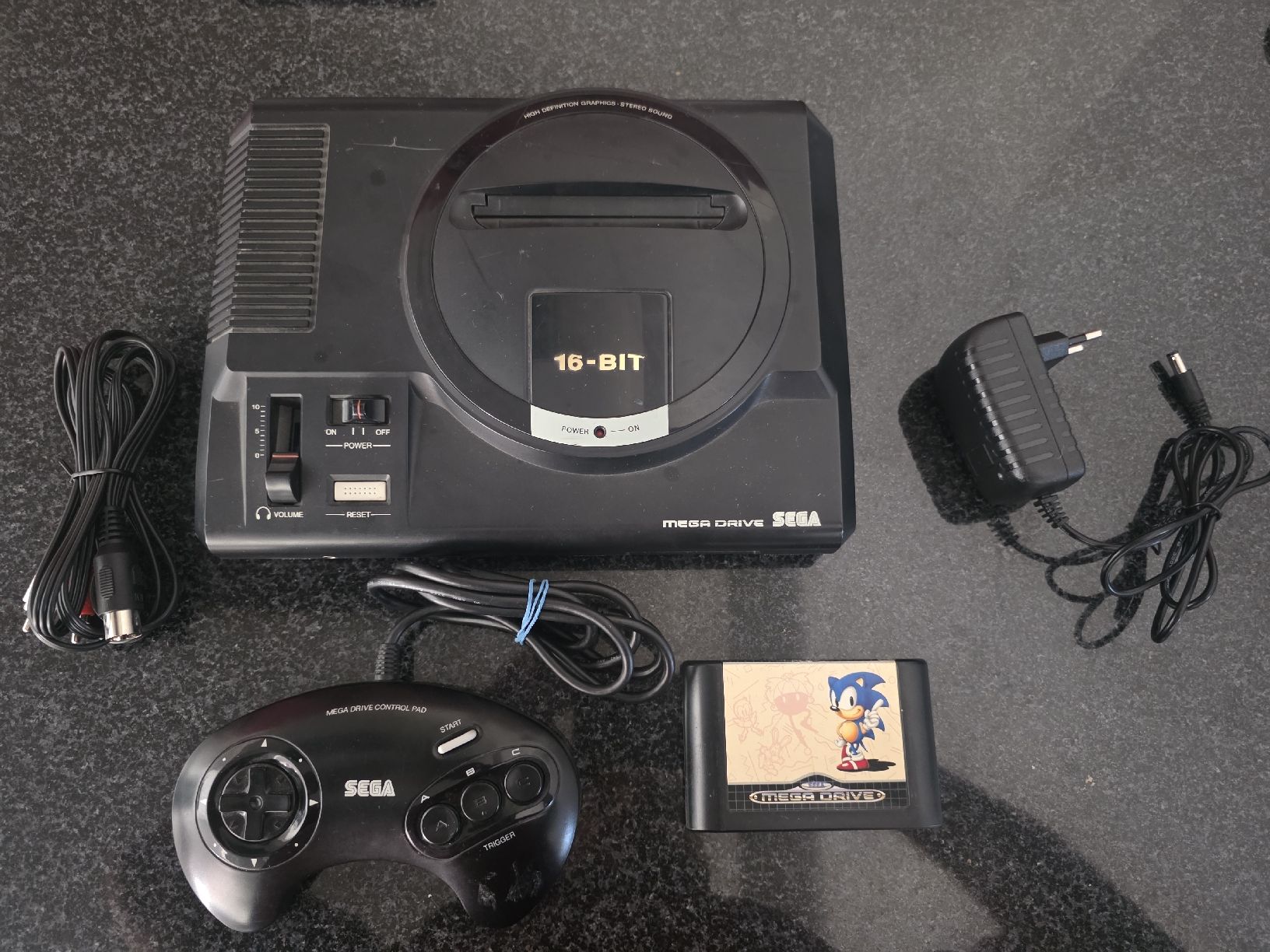 Sega Console: Megadrive 1 avec un jeu – Usato da Chavornay venduto da Crash37