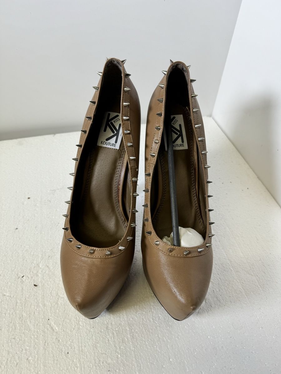 Scarpe da donna: Highheels Plateau Pumps Spitzen Nieten – Nuovo (secondo la descrizione) da AARBURG venduto da cheapstuff 1
