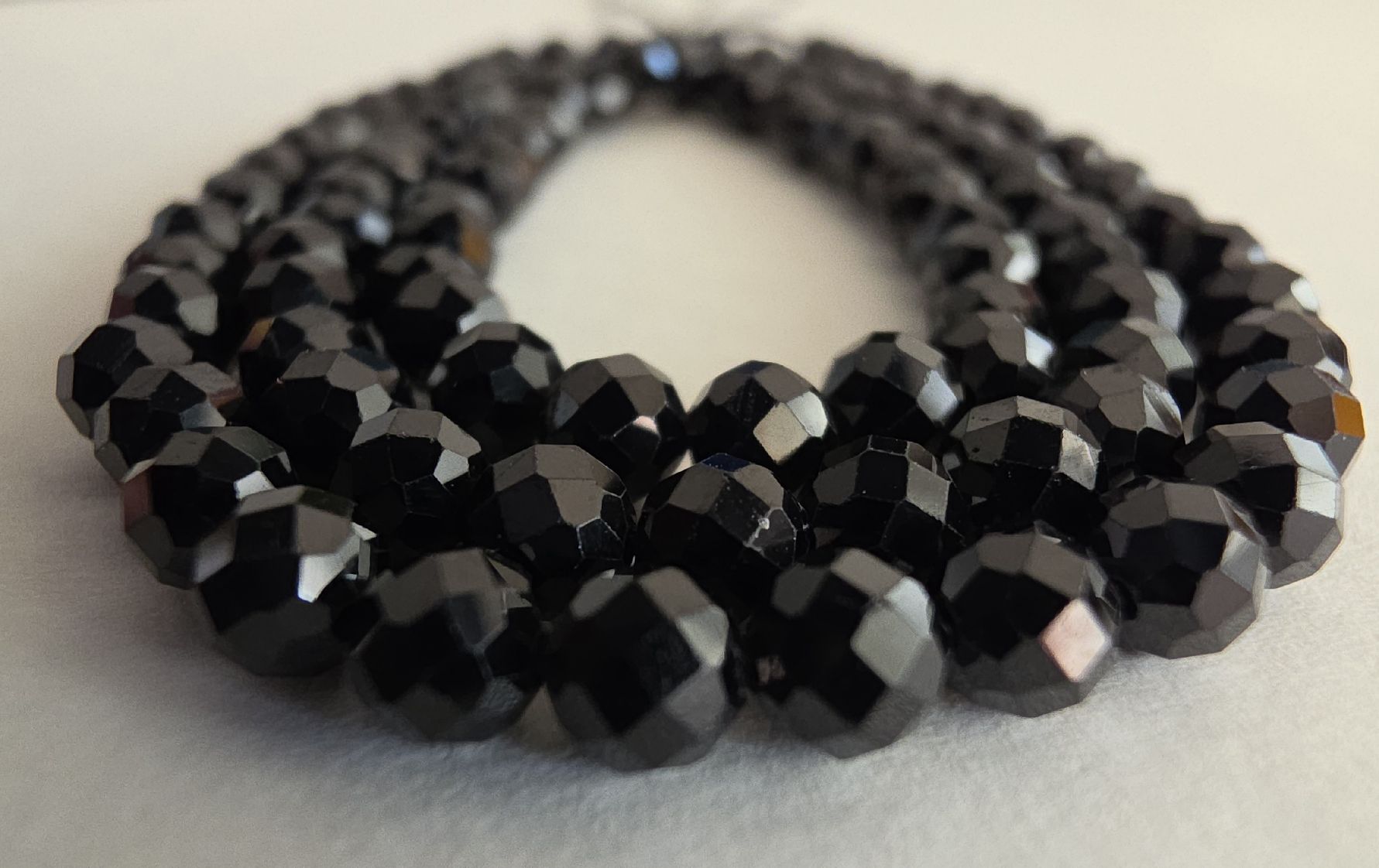 Minerali & Pietre curative: Spinell facettiert schwarz 4mm. Strang – Nuovo e nell'imballaggio originale da Menziken venduto da Mirager