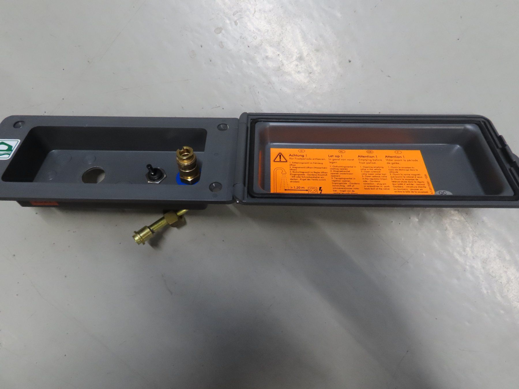Console: Duschkonsole mit Anschluss und Schalter – Usato da Alpnach-Dorf venduto da Hess-Automobile 2