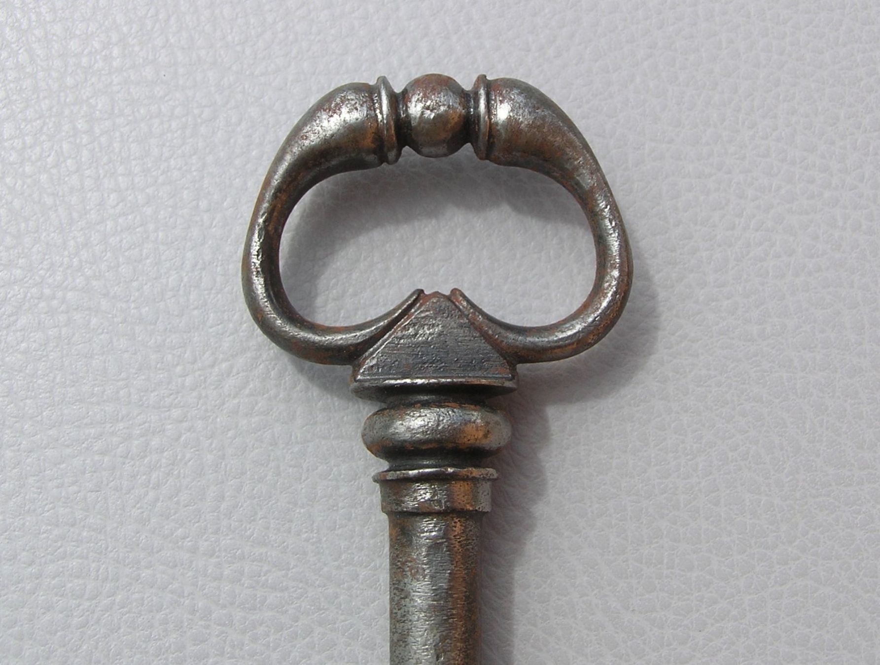 Chiavi: URALTER SCHLÜSSEL BAROCK – Usato da Grenchen venduto da Antique-hunter 1