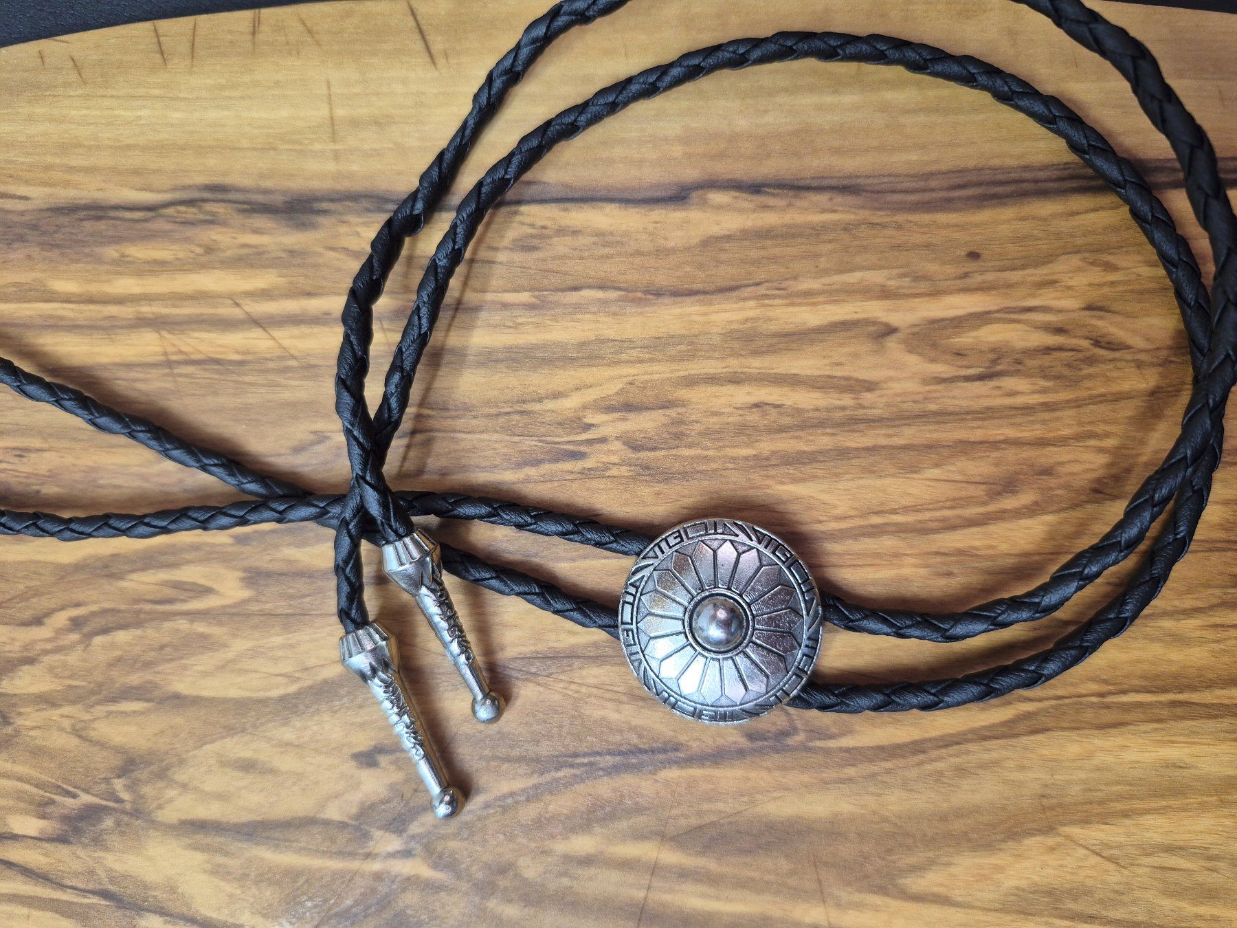 Cravatte: 46) Bolo-Tie Westernkrawatte Concho Muster Silber – Nuovo e nell'imballaggio originale da Aeschau venduto da AtelierAltholz 4