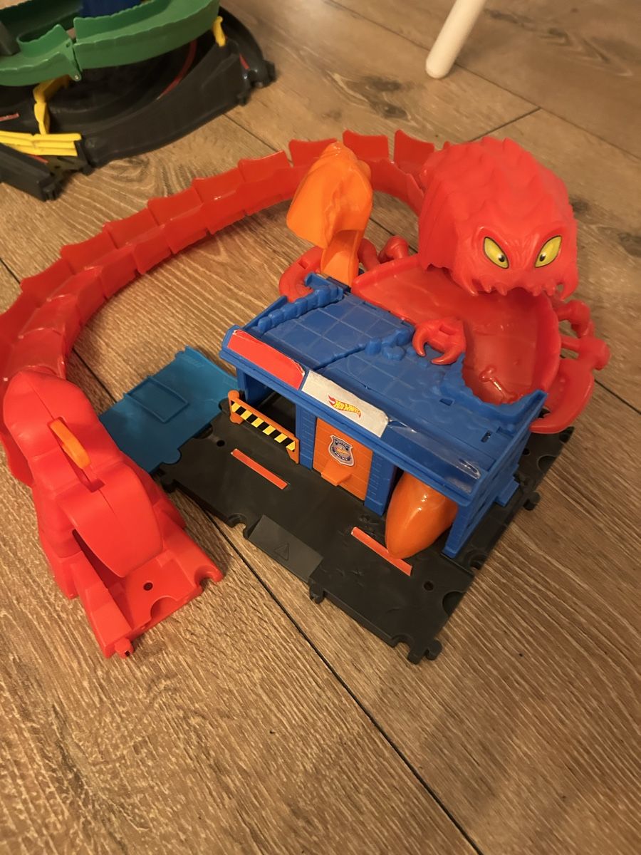 Hot Wheels Giocattoli: Hot Wheels : Pack circuits monstres et sensations fortes! – Usato da Oulens-Echallens venduto da Puppa73 1