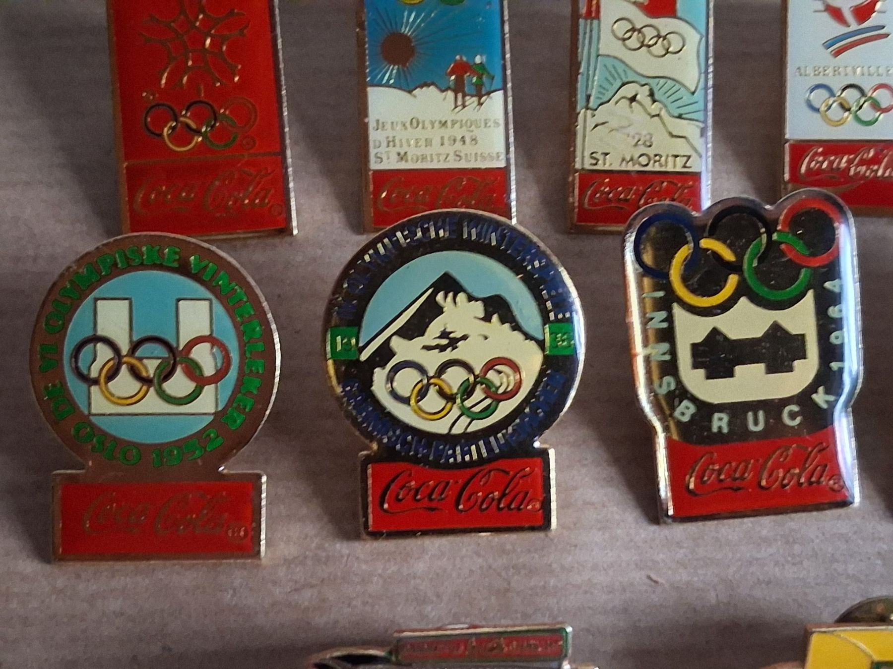 Coca-Cola Plaketten & Abzeichen: 24 verschiedene Pins Coca-Cola 16 Olympiade + Weitere – Gebraucht aus Hagendorn von siwasi3 4