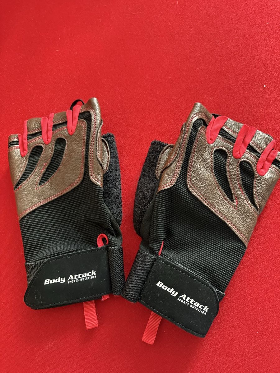 Sonstige Accessoires für Herren: Body Attack Gym Trainingshandschuhe, Grösse M – Gebraucht aus Gutenswil von mic_lgx6