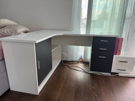 Kleiner Schreibtisch
