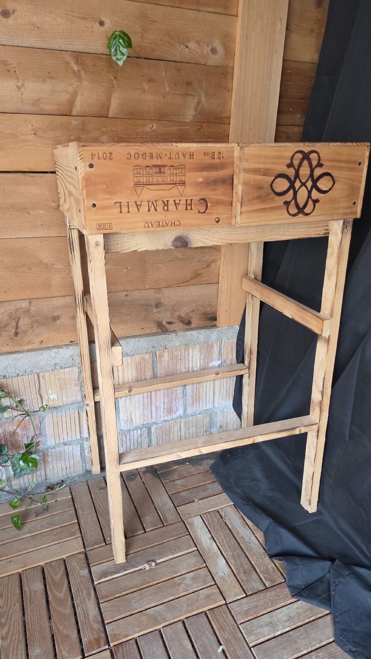 Tavoli: Hochtisch aus Weinholzkisten – Usato da Beromünster venduto da Lauramani