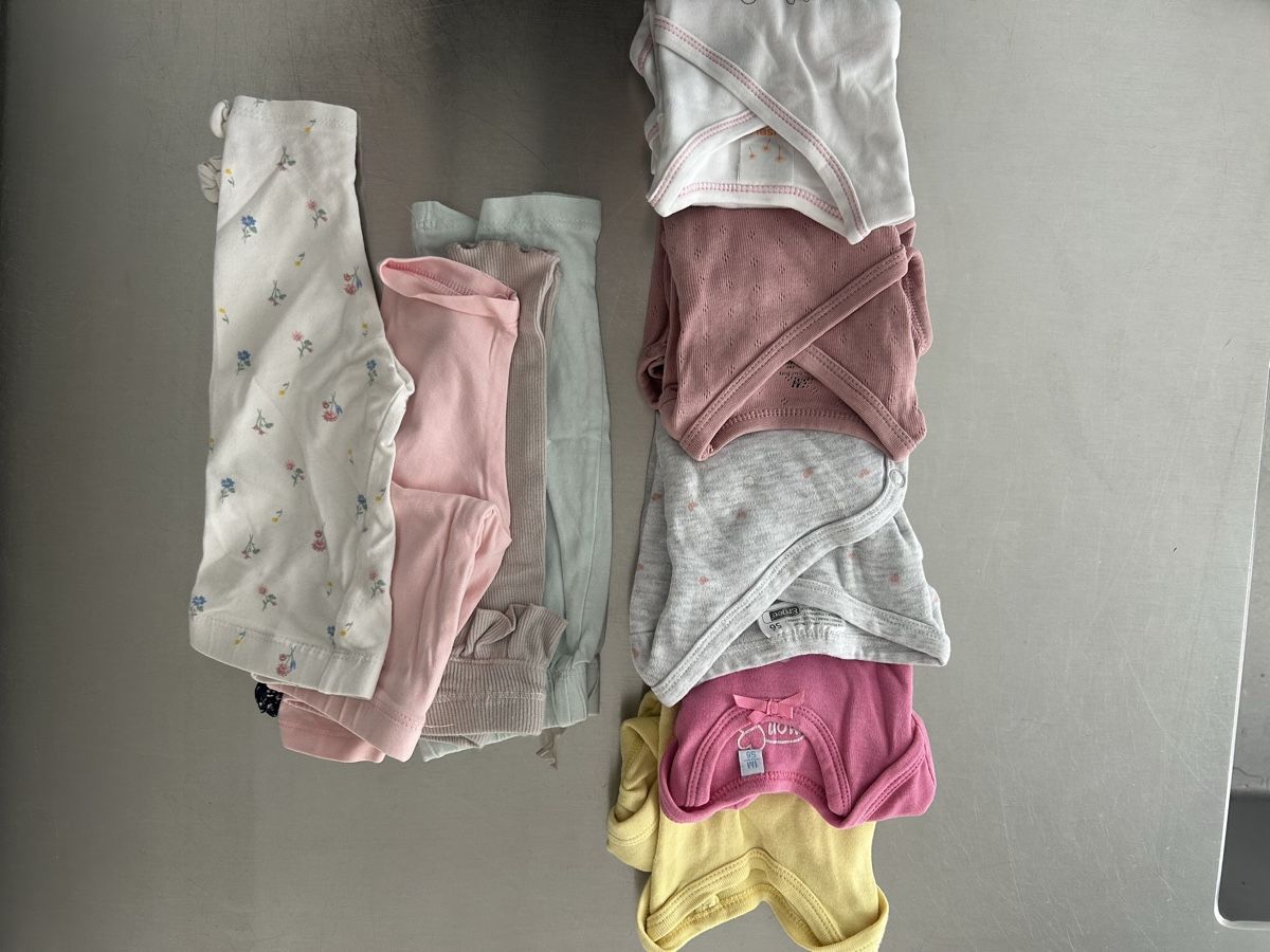 Lotti & Set di vestiti: Bodys und Hosen gr. 62/68 – Nuovo (secondo la descrizione) da Rafz venduto da fre_7k7h