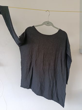Schräg geschnittener Pulli, schwarz, Gr. XS S (38)